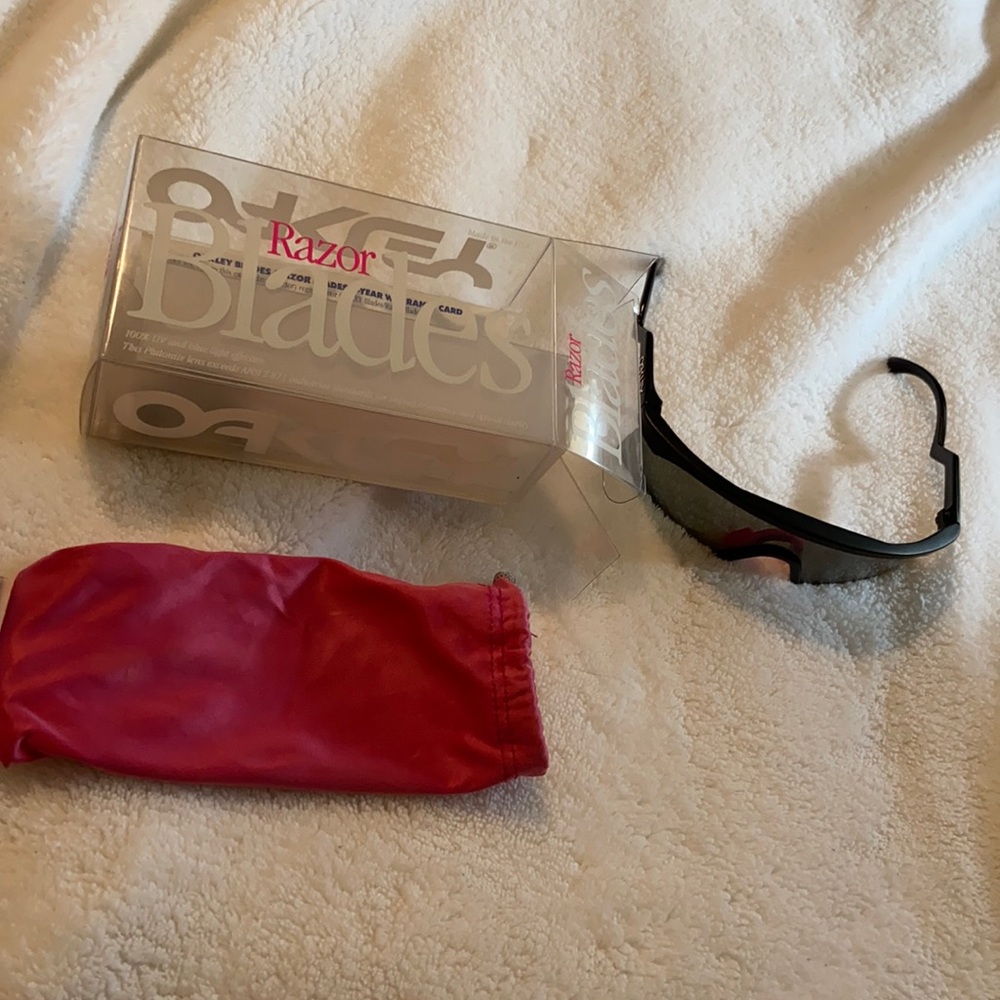 Oakley Razor Blade sunglasses